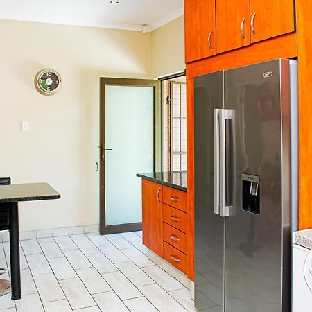 Апартаменты Roseland House Self Catering Дурбан Экстерьер фото