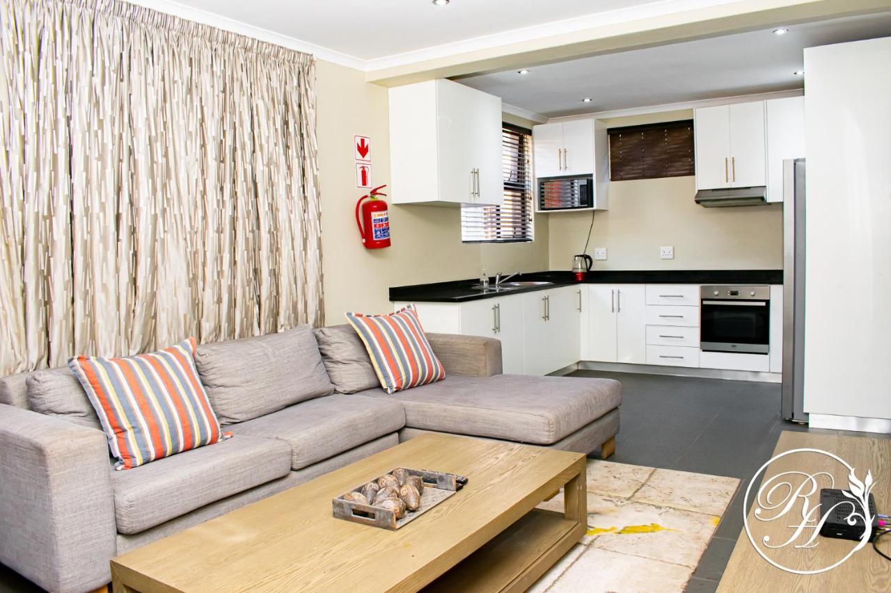 Апартаменты Roseland House Self Catering Дурбан Экстерьер фото