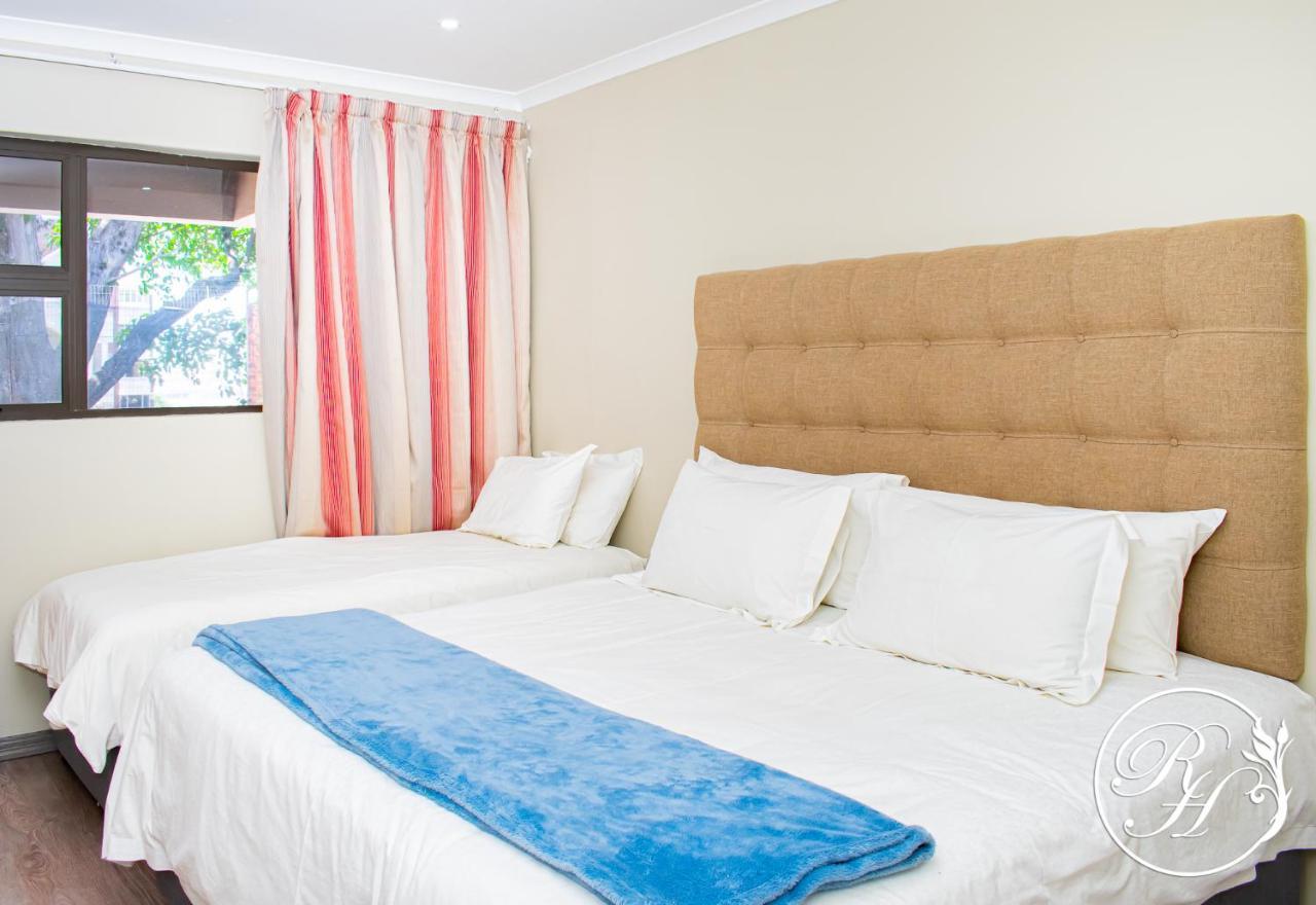 Апартаменты Roseland House Self Catering Дурбан Экстерьер фото