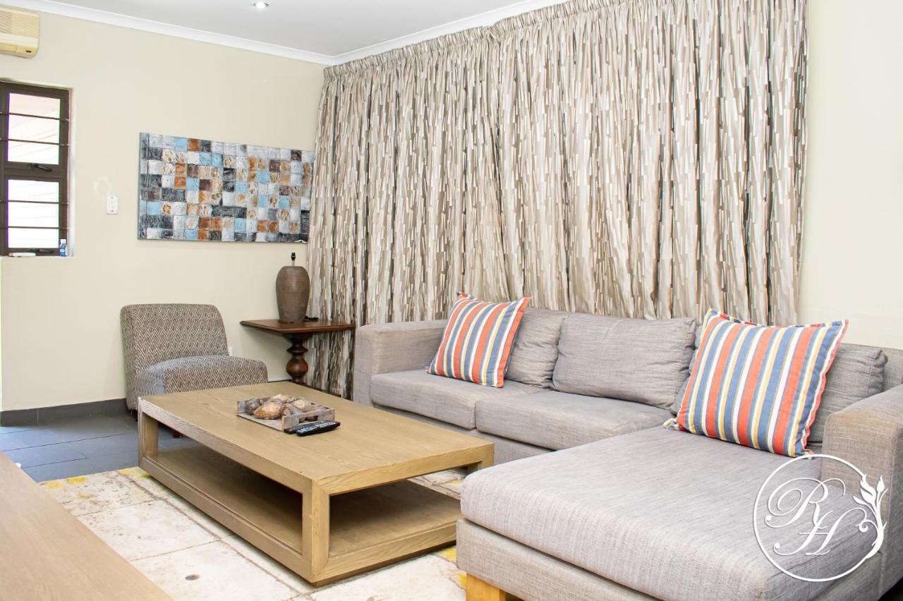 Апартаменты Roseland House Self Catering Дурбан Экстерьер фото