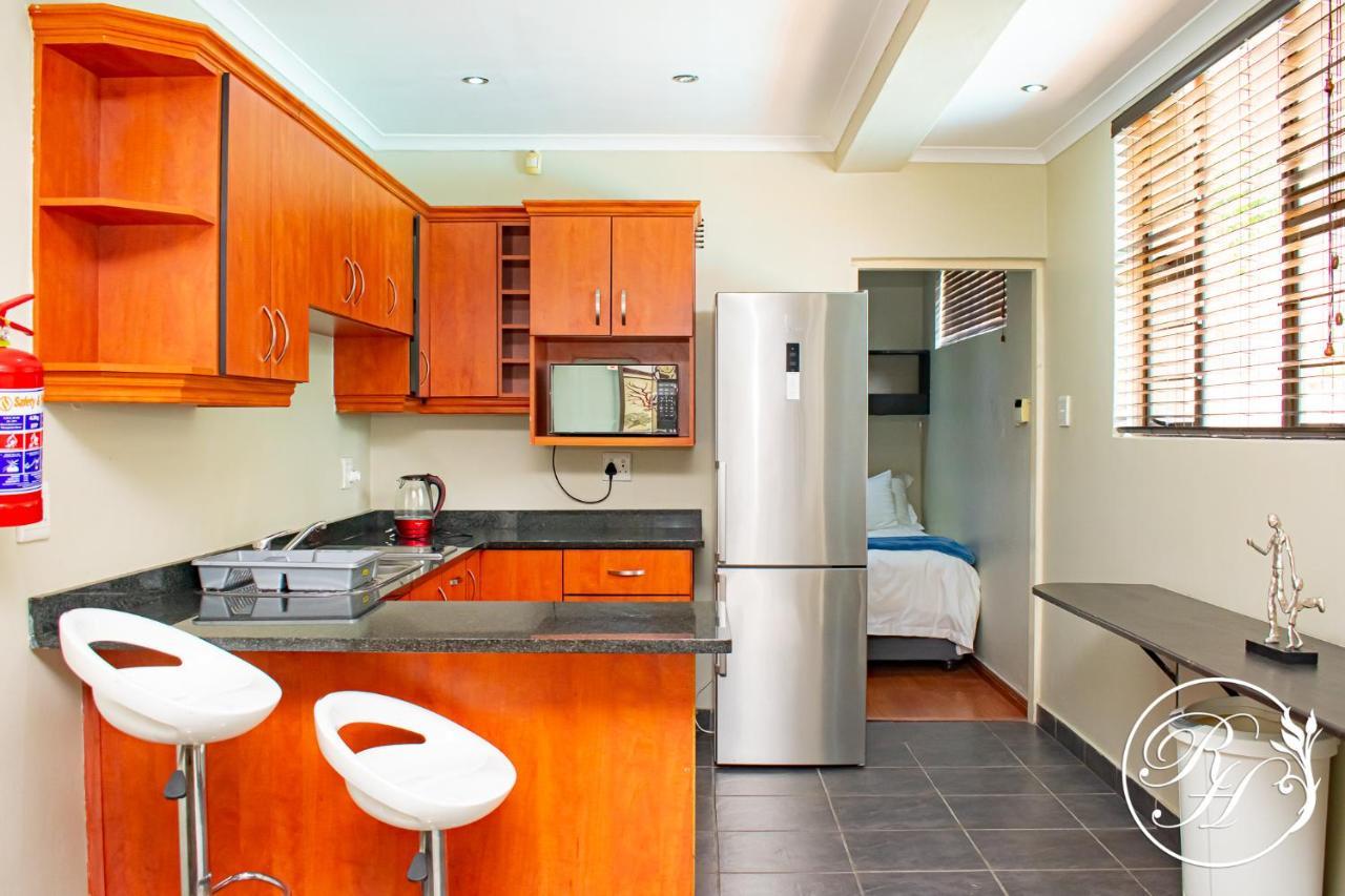 Апартаменты Roseland House Self Catering Дурбан Экстерьер фото