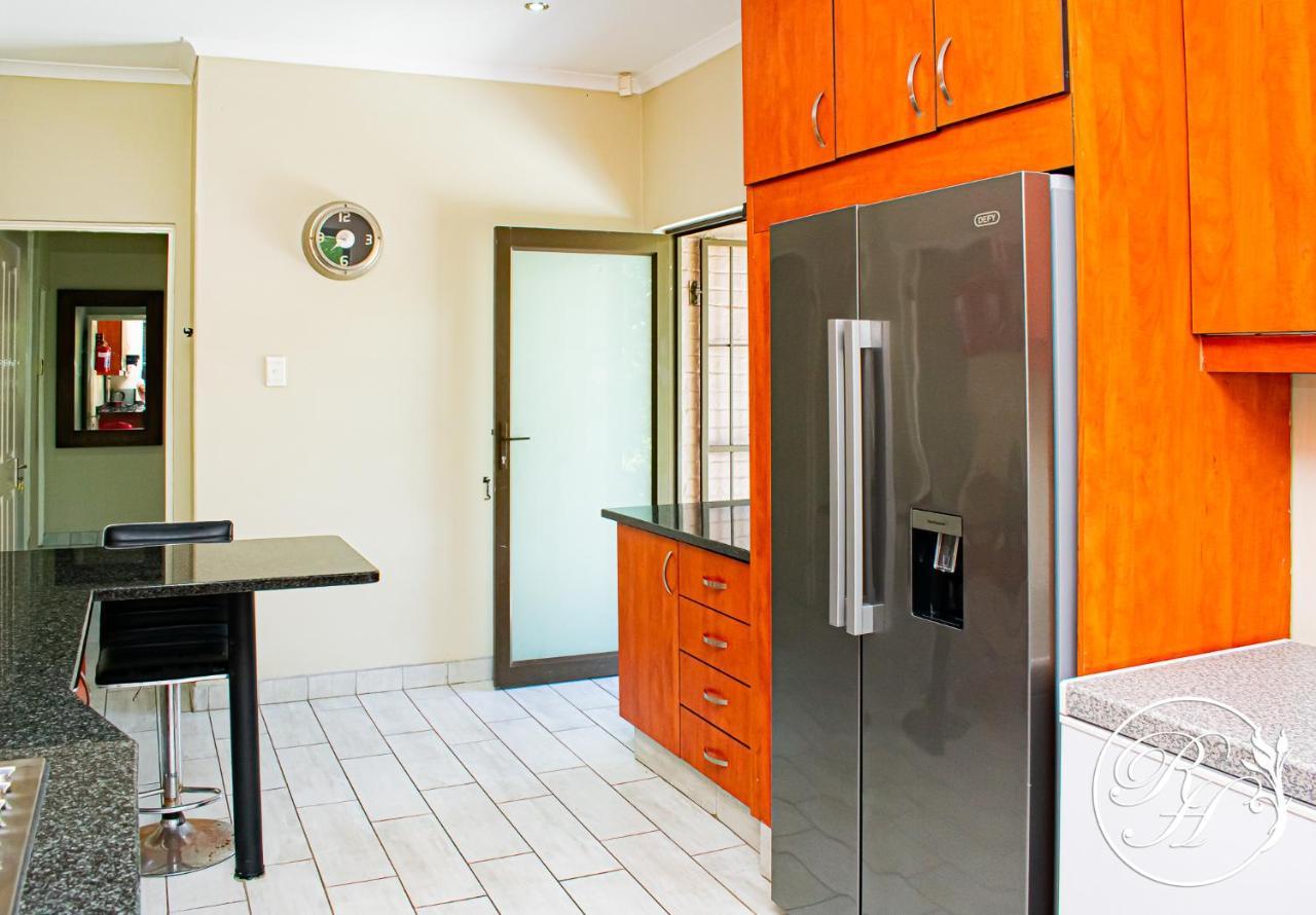 Апартаменты Roseland House Self Catering Дурбан Экстерьер фото