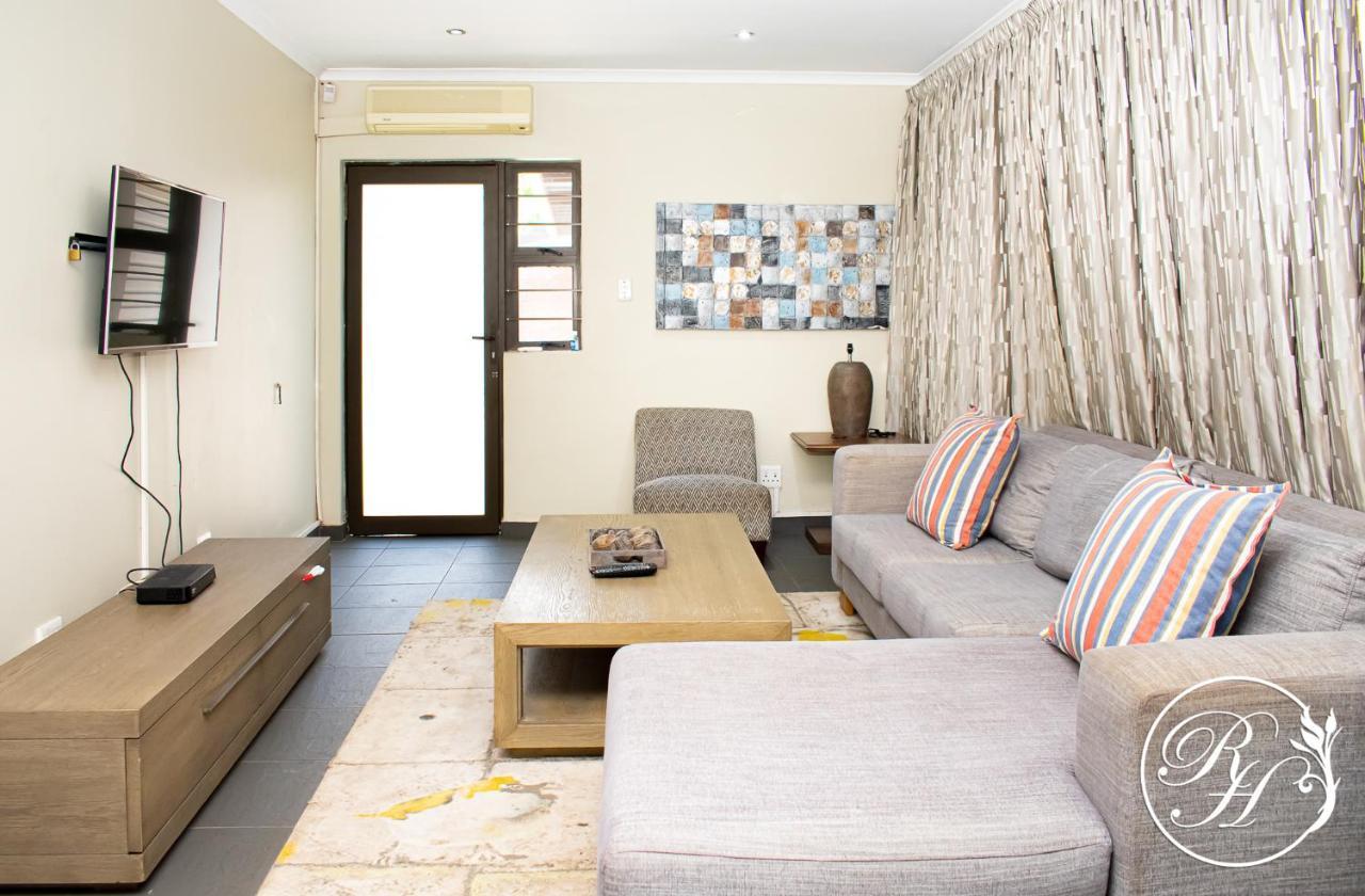 Апартаменты Roseland House Self Catering Дурбан Экстерьер фото