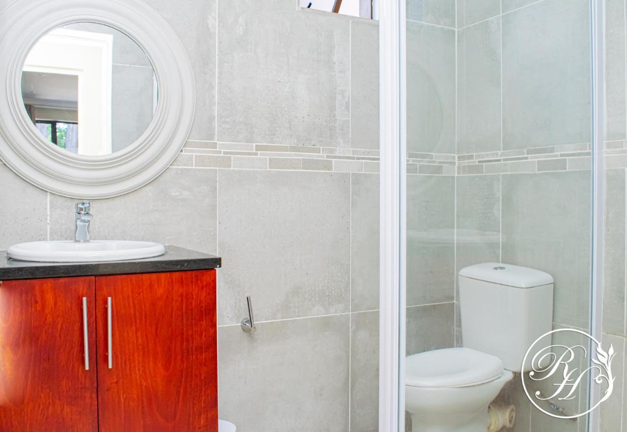 Апартаменты Roseland House Self Catering Дурбан Экстерьер фото